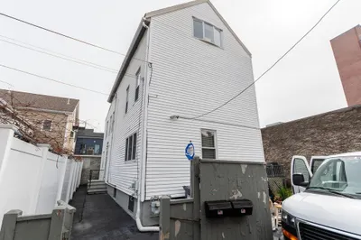166 Charles St 1