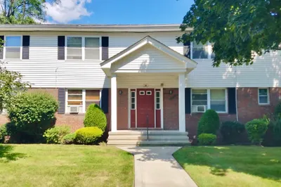30 Colonial Cir #D 1