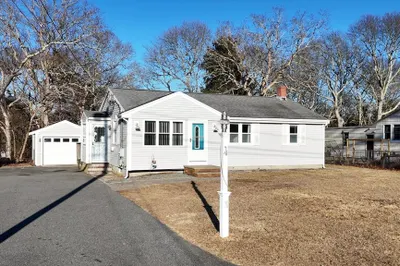 4 Brewster St