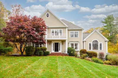 56 Paradise Dr 1