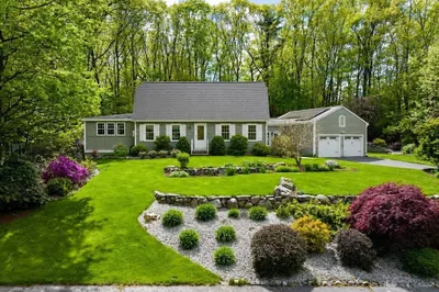 9 Running Brook Cir