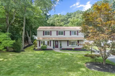 38 Wayside Ln