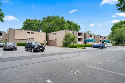 6 Shrewsbury Green Drive #J 1