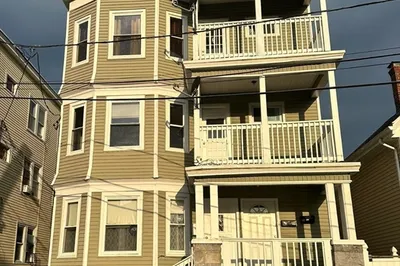 6-8 Monmouth St #2
