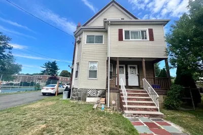 101 Wyllis Ave #2