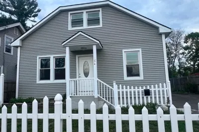 1276 Page Blvd 1