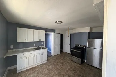 464 Central St #1L 1