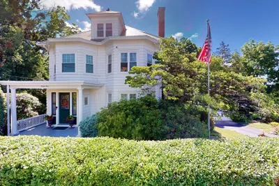 33 Oakes Avenue 1