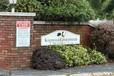 1 Kingswood Dr #8 1