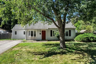 28 Hogg Memorial Dr 1