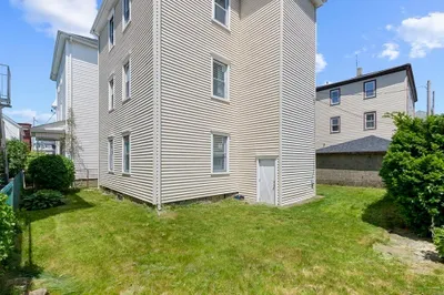 73 Weetamoe St