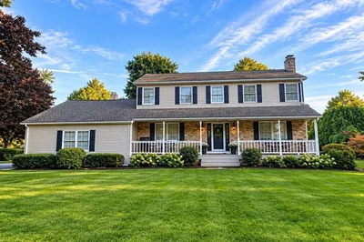 15 Tamarak Dr 1