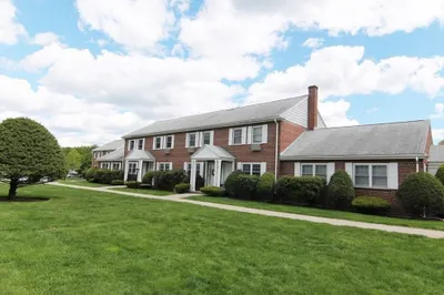 90 Emerson Gardens Rd #90 1