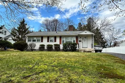 32 Brittany Rd 1