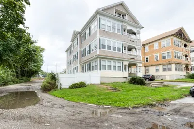 39 Woodford St #3 1