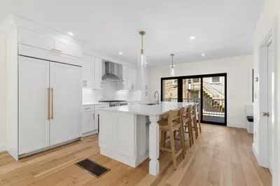 300 W 3rd St #300 1
