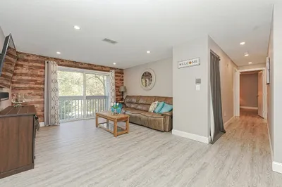 605 Franklin Crossing Road #605 1