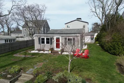 25 Windsor Dr