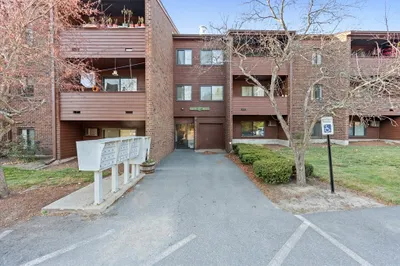 17 Davis Rd #B3