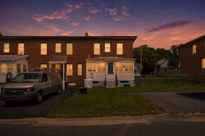 2271 Main St 1