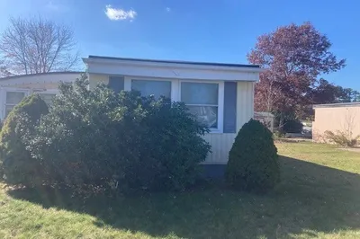 4 Lydia Dr