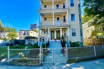 6 Lincoln Parkway #2 1