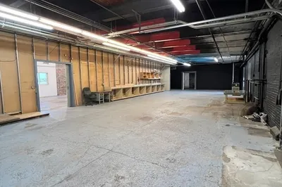 000 Commercial St