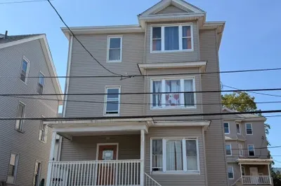 425 Division St 1