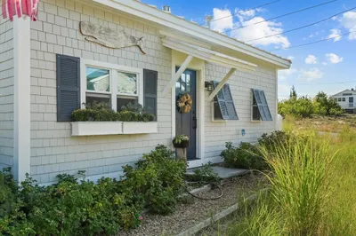 128 Old Point Rd