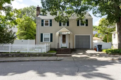 19 Eastland Rd 1