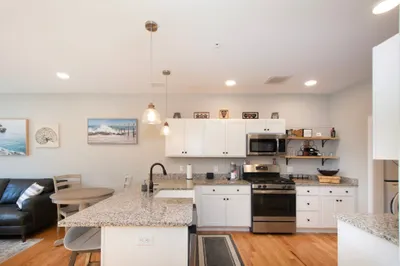 62 Mariners Way #305 1