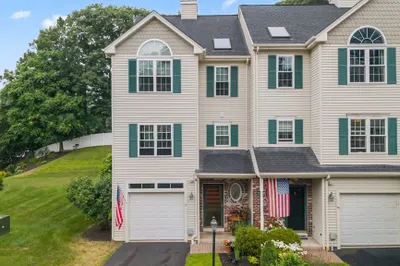 67 N Quinsigamond Ave #18 1
