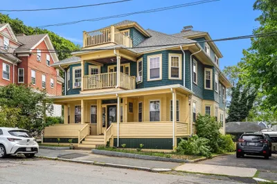 7 Pierce Ave #4