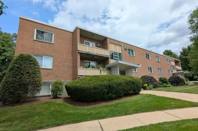 76 LionEl AvE #E
