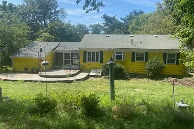 33 Independence Ln