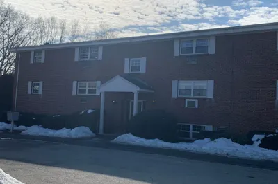 39 Pleasant Street #8C