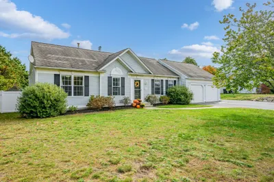 83 Dickson Dr 1