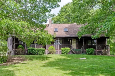 6 Longview Ave 1