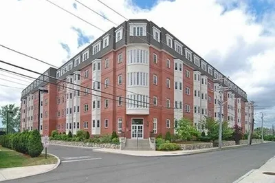 120 Wyllis Ave, Ave #203