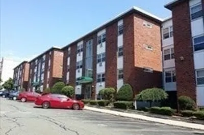 9 Commonwealth Ct #7 1