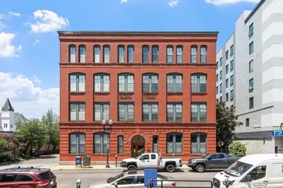 589 Essex Street #302 1