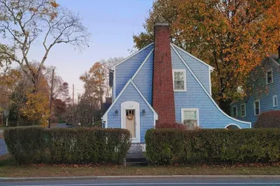 104 Pond St 1