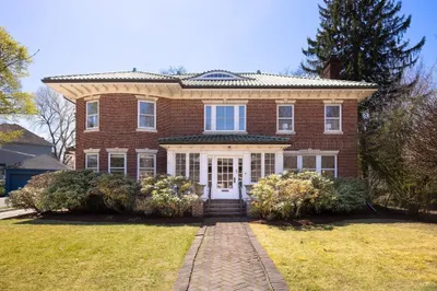 87 Crowninshield Rd 1