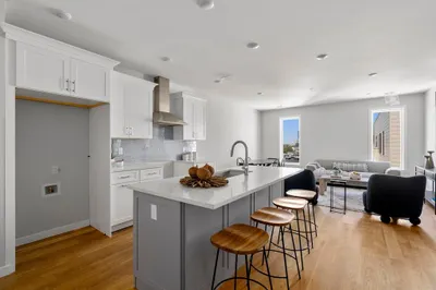 267 Old Colony Ave #303