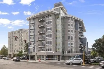 262 Monsignor O'brien Highway #201