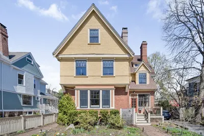 35 Waverly St #35