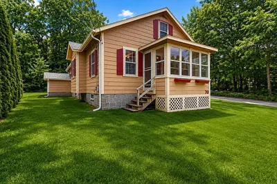 70 Groveland St 1