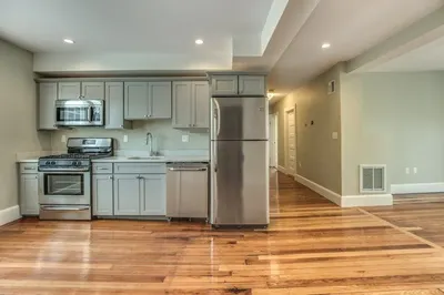 34 Bay St #3