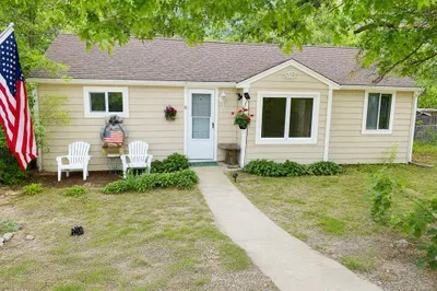 8 Jocelyn Ave