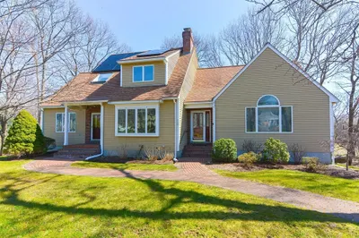 16 Monterey Dr 1